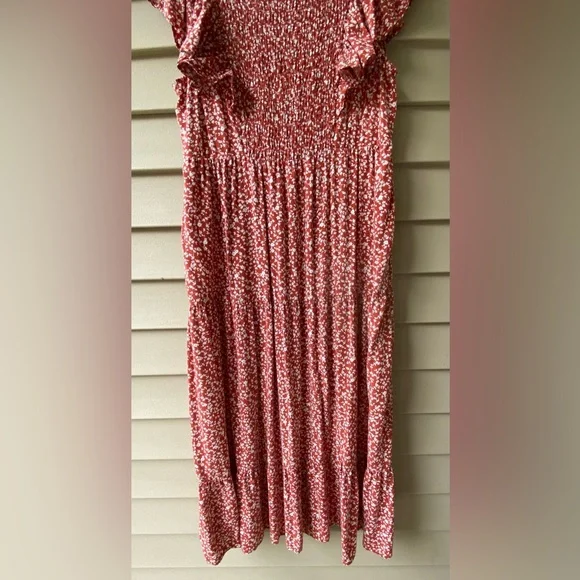 VGUC Old Navy Sz-L(M) Red & White Floral Layers, Ruffled Sleeves, Gathered Chest - Picture 9 of 16